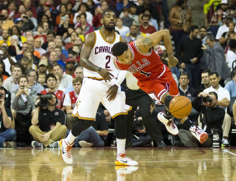 Derrick Rose dei Chicago Bulls e Kyrie Irving (Reuters)
